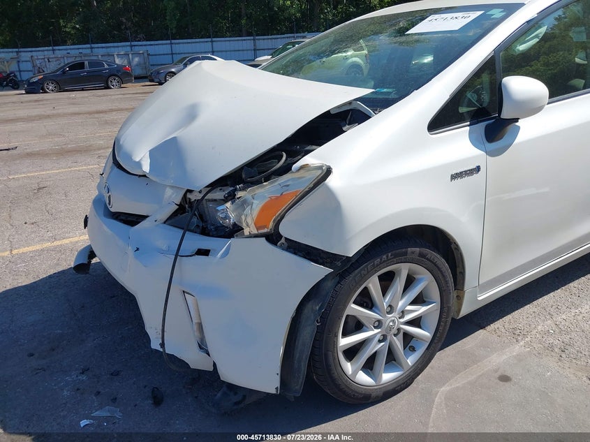 2013 TOYOTA PRIUS V auction photo 6
