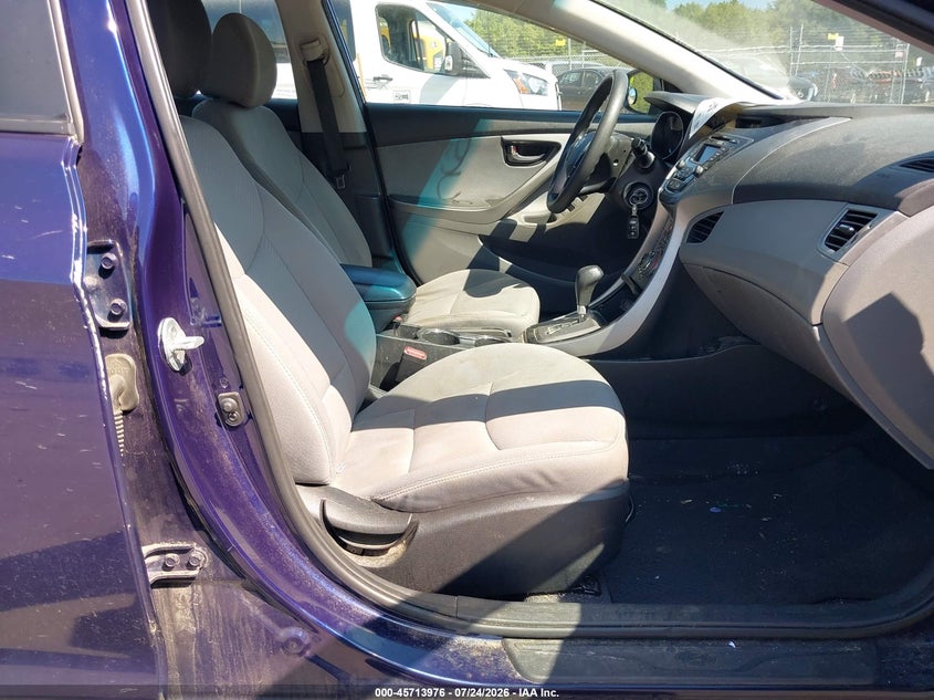 2013 HYUNDAI ELANTRA auction photo 5