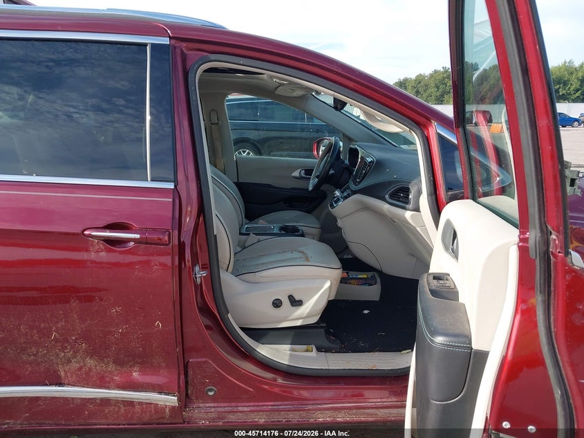 2018 CHRYSLER PACIFICA HYBRID auction photo 5