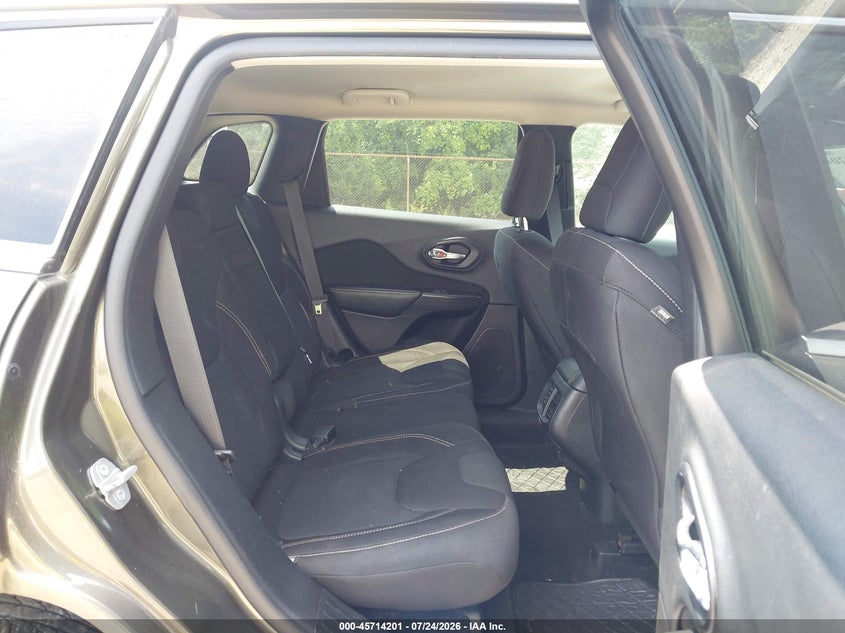 2015 JEEP CHEROKEE auction photo 8