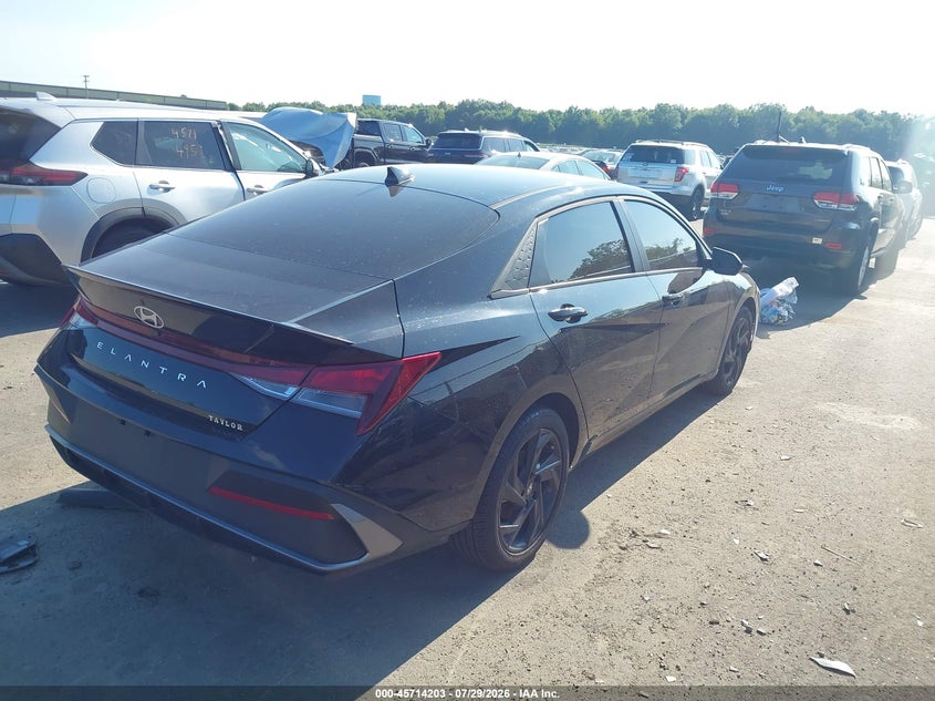 2026 HYUNDAI ELANTRA auction photo 4