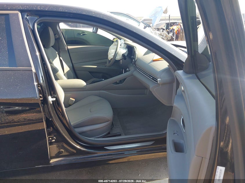 2026 HYUNDAI ELANTRA auction photo 5