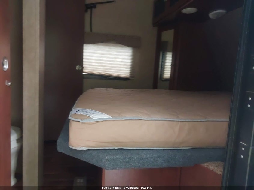 2013 DUTCHMEN KODIAK 263RLSL TRAVEL TRAILER auction photo 5