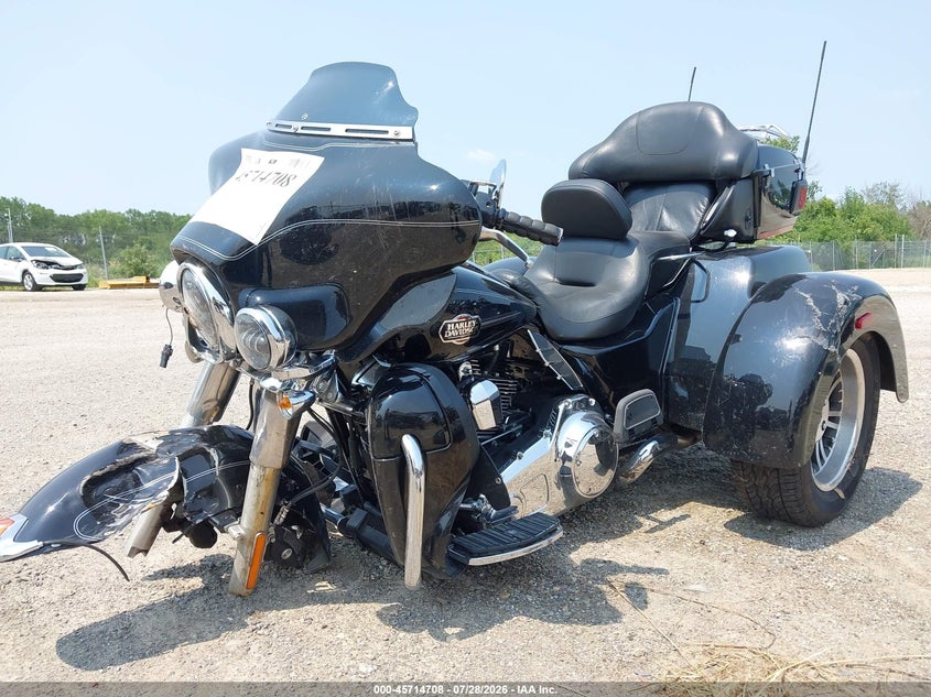 2011 HARLEY-DAVIDSON FLHTCUTG auction photo 2