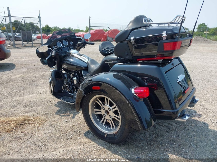 2011 HARLEY-DAVIDSON FLHTCUTG auction photo 3