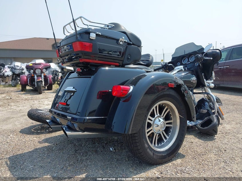 2011 HARLEY-DAVIDSON FLHTCUTG auction photo 4