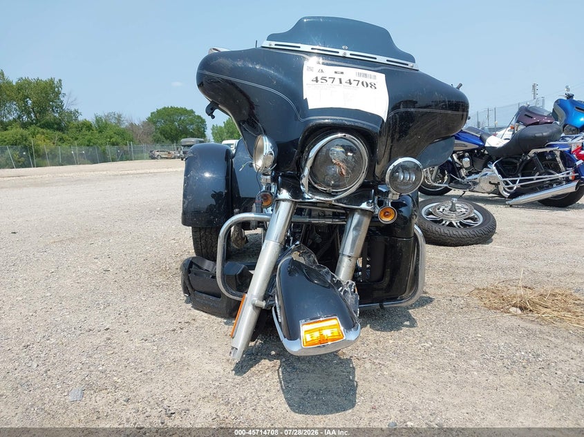 2011 HARLEY-DAVIDSON FLHTCUTG auction photo 5