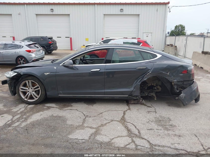 2015 TESLA MODEL S · Фото 13