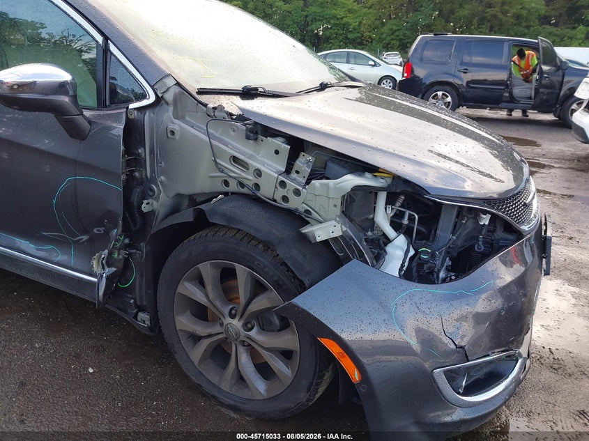 2019 CHRYSLER PACIFICA auction photo 6