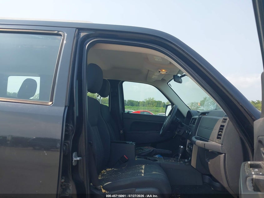 2012 JEEP LIBERTY auction photo 5