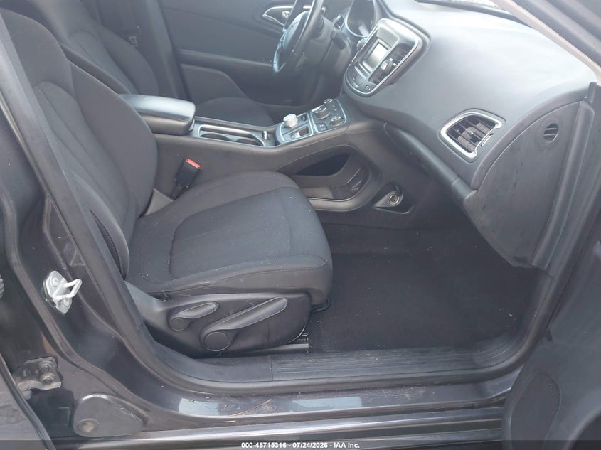 2016 CHRYSLER 200 auction photo 5