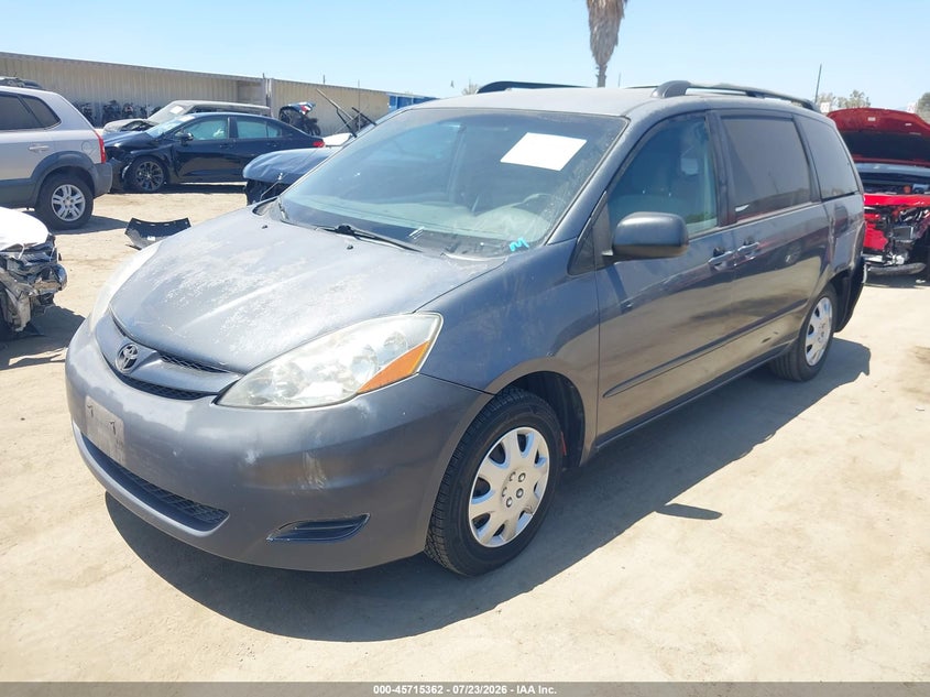 2007 TOYOTA SIENNA auction photo 2