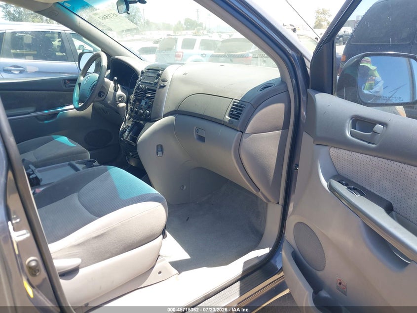 2007 TOYOTA SIENNA auction photo 5