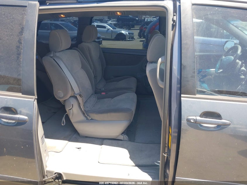 2007 TOYOTA SIENNA auction photo 8