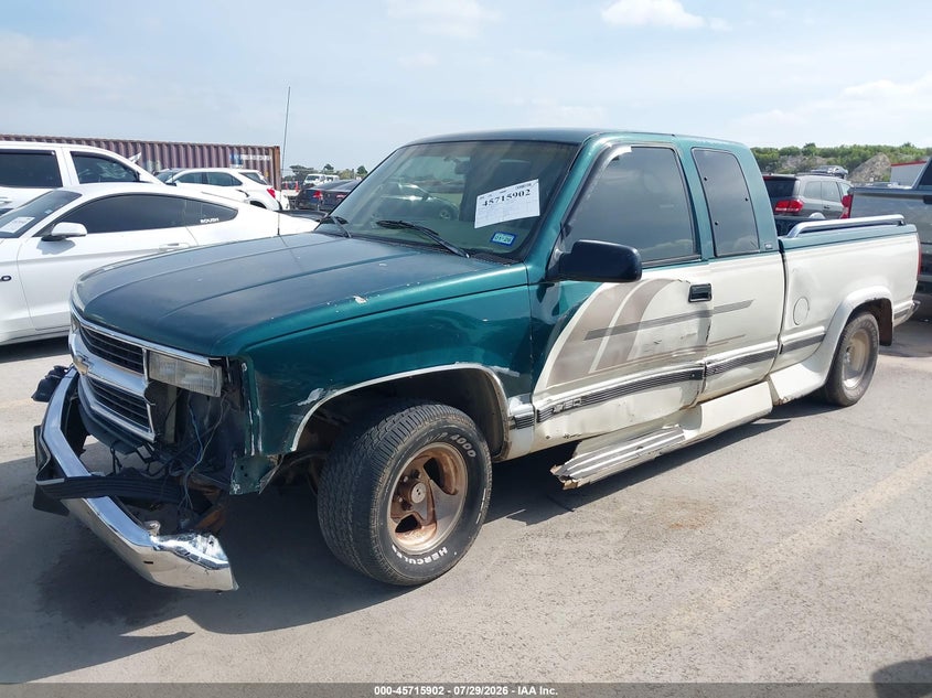 1996 Chevrolet Gmt-400 C1500, Left Front, IAAI, VIN 2GBEC19R1T1160437 — photo 2