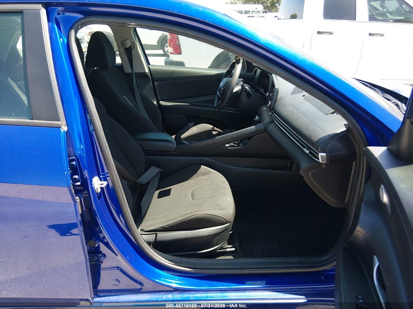 2023 HYUNDAI ELANTRA auction photo 5
