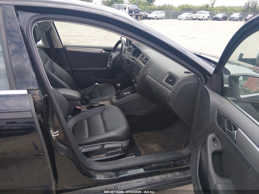 2017 VOLKSWAGEN JETTA auction photo 5
