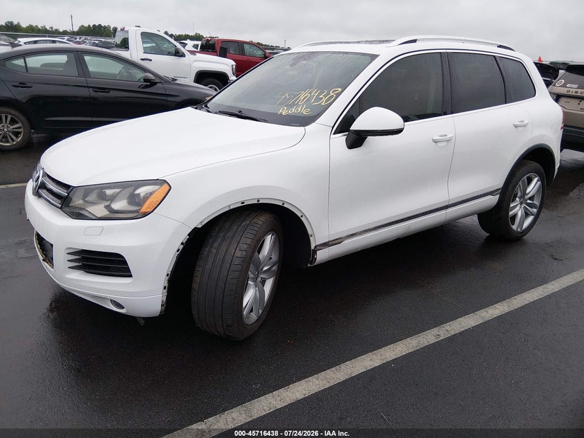 2014 VOLKSWAGEN TOUAREG auction photo 2