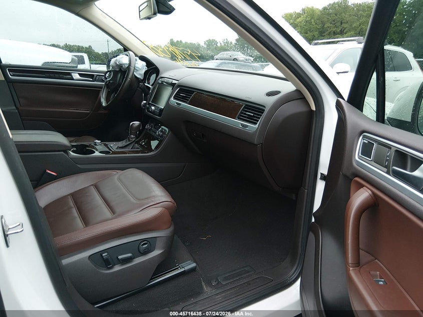 2014 VOLKSWAGEN TOUAREG auction photo 5
