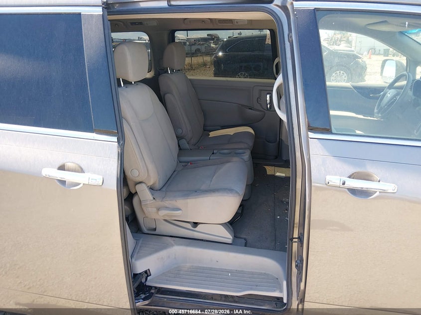 2017 NISSAN QUEST auction photo 8