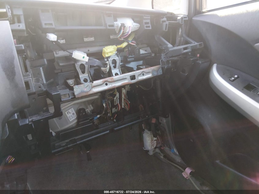 2013 TOYOTA PRIUS auction photo 6