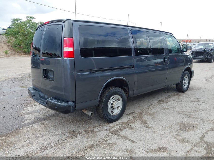 2017 CHEVROLET EXPRESS 2500 auction photo 4