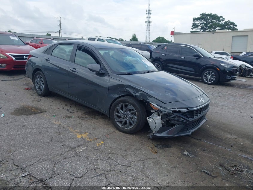 2024 HYUNDAI ELANTRA auction photo 1