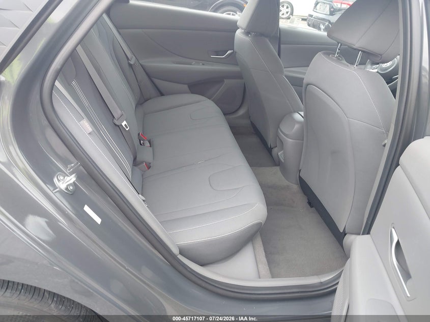 2024 HYUNDAI ELANTRA auction photo 8