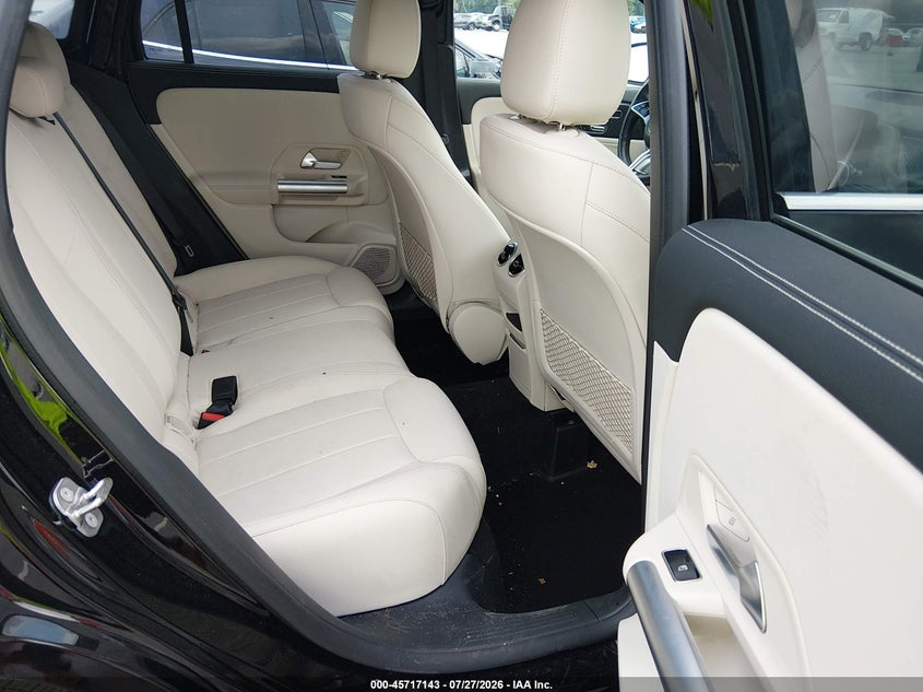 MERCEDES-BENZ GLA 250 - zdjęcie 8