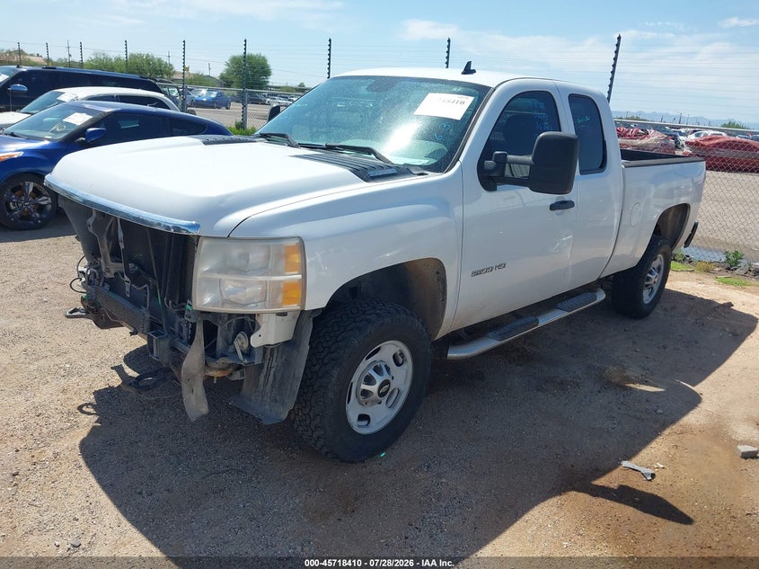 2013 CHEVROLET SILVERADO 2500HD auction photo 2