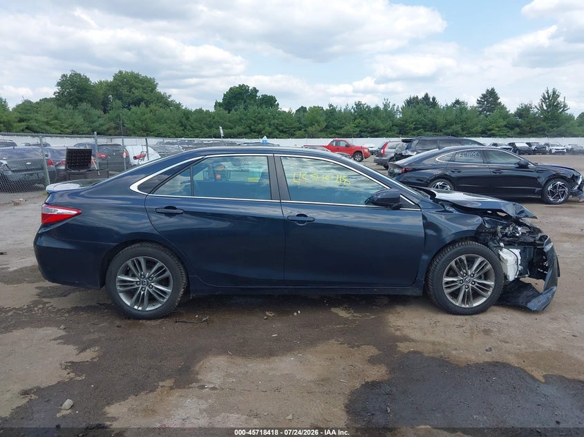TOYOTA CAMRY - zdjęcie 13