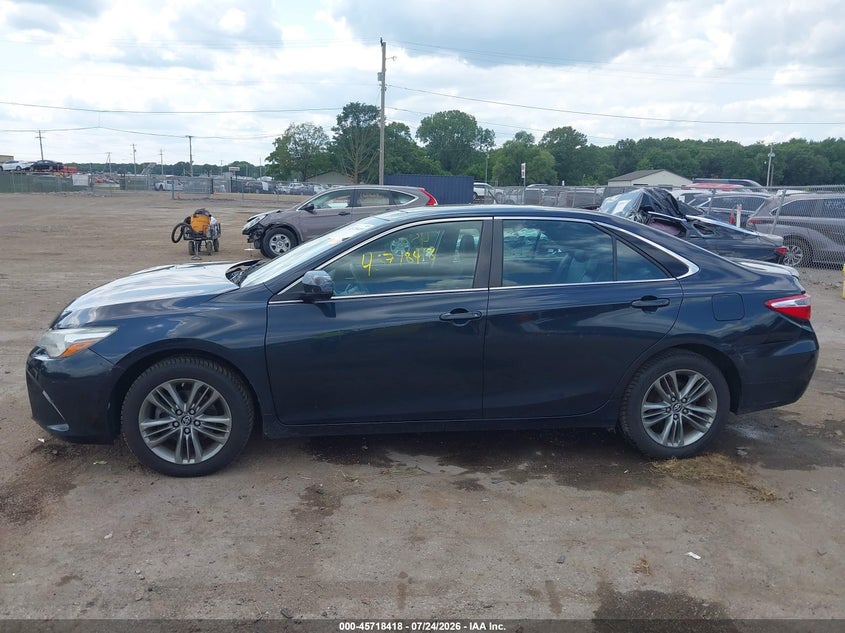TOYOTA CAMRY - zdjęcie 14