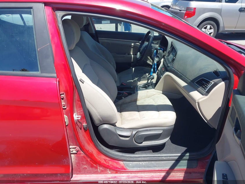 2017 HYUNDAI ELANTRA auction photo 5