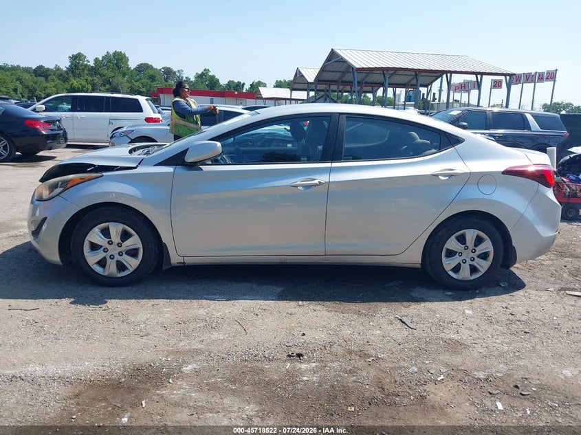 2016 HYUNDAI ELANTRA SE · Фото 15