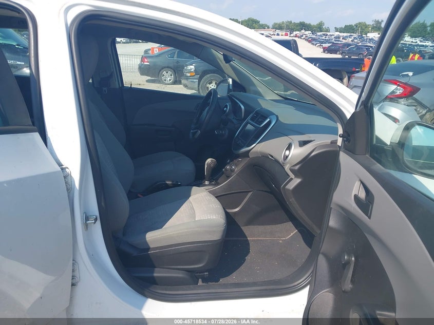 2017 CHEVROLET SONIC auction photo 5