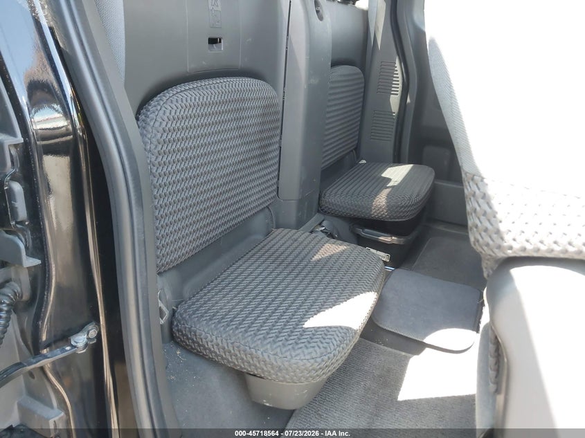2007 NISSAN FRONTIER auction photo 8