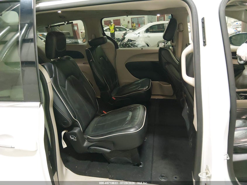 2023 CHRYSLER PACIFICA auction photo 8