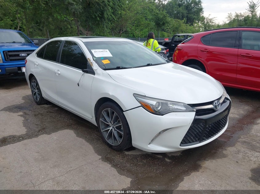 TOYOTA CAMRY - zdjęcie 1