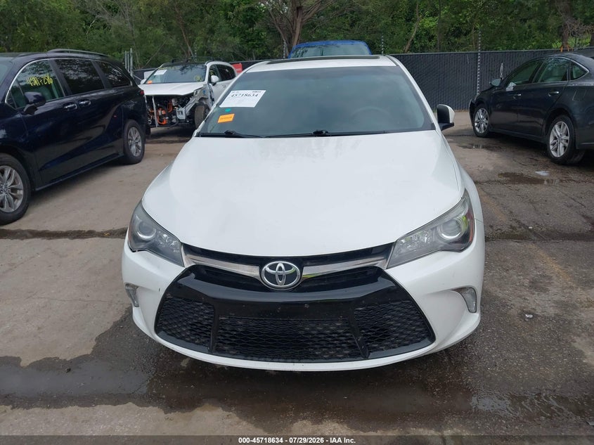 TOYOTA CAMRY - zdjęcie 12