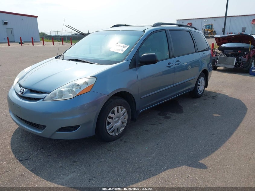 2006 TOYOTA SIENNA auction photo 2