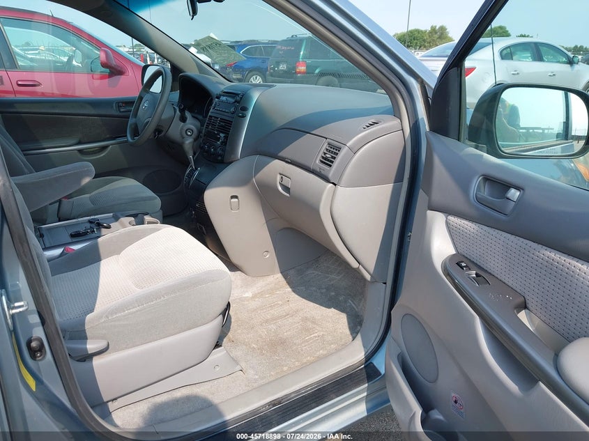 2006 TOYOTA SIENNA auction photo 5