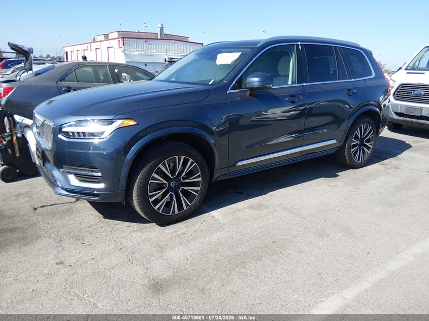 2022 VOLVO XC90 RECHARGE PLUG-IN HYBRID auction photo 2