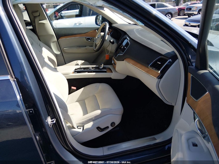 2022 VOLVO XC90 RECHARGE PLUG-IN HYBRID auction photo 5