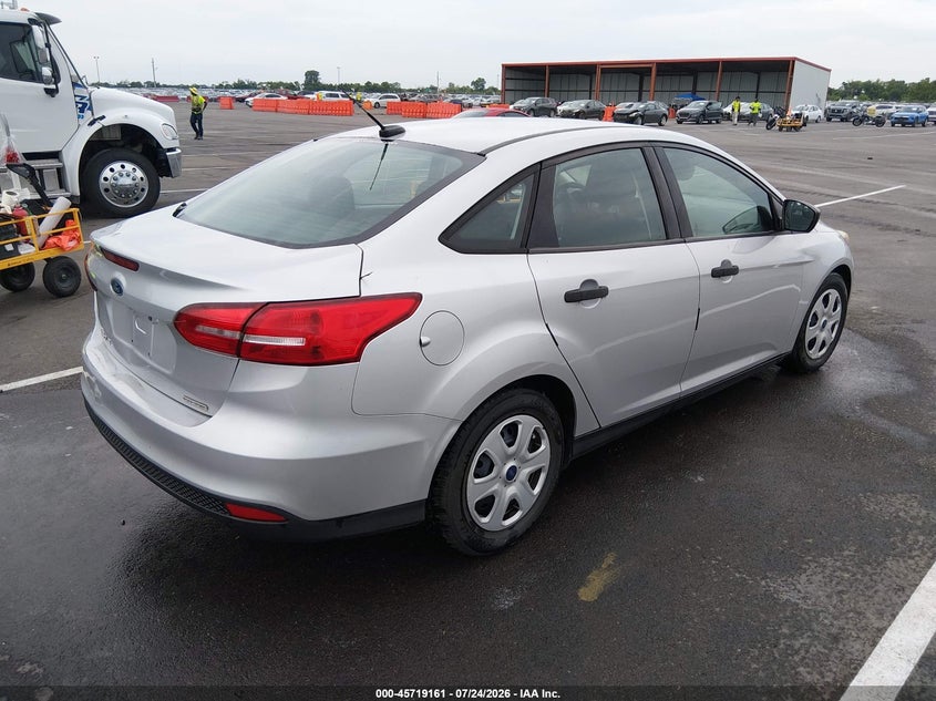 Vin: 1fadp3e22fl264262, lot: 46217844, ford focus s 20154