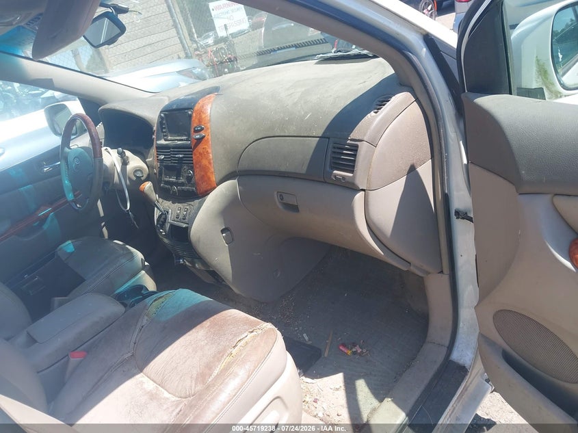 2008 TOYOTA SIENNA auction photo 5
