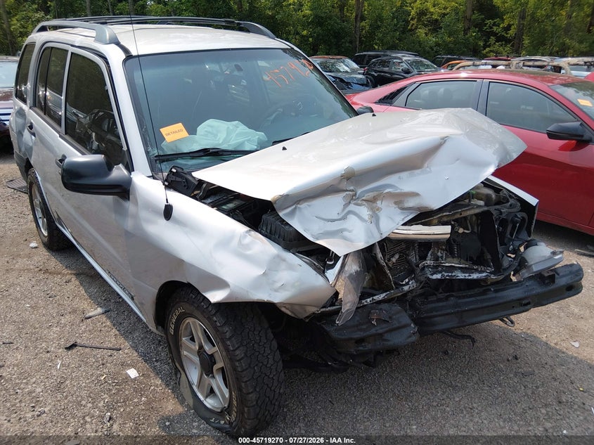 2003 CHEVROLET TRACKER auction photo 1