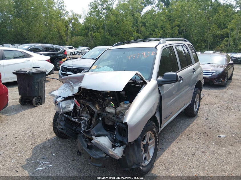 2003 CHEVROLET TRACKER auction photo 2
