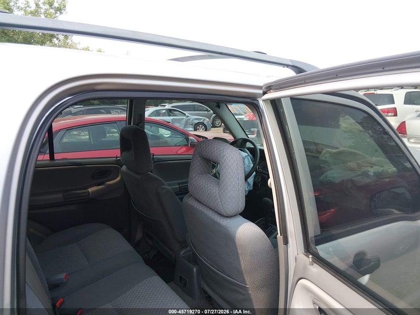 2003 CHEVROLET TRACKER auction photo 8