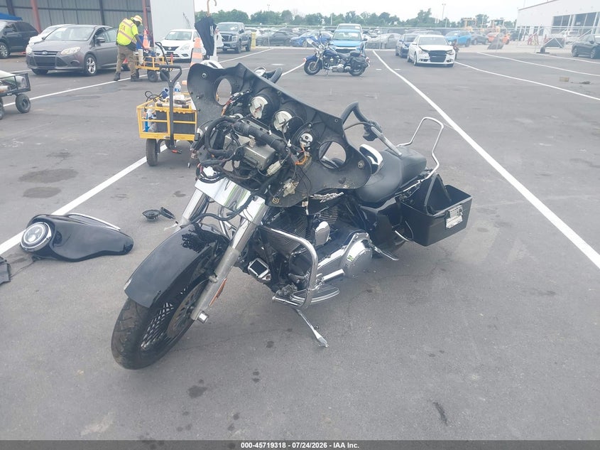 2010 HARLEY-DAVIDSON FLHX auction photo 2