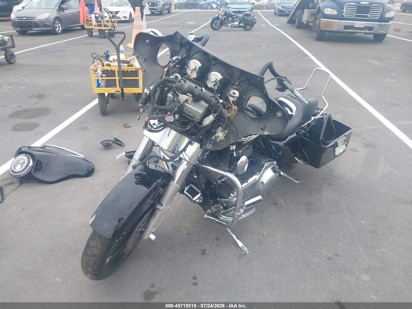 2010 HARLEY-DAVIDSON FLHX auction photo 3